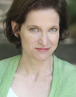 Diễn viên Cynthia Barrett