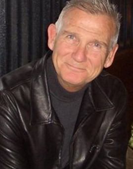 Diễn viên Burke Byrnes