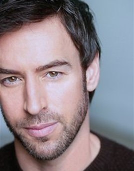 Diễn viên Steve West